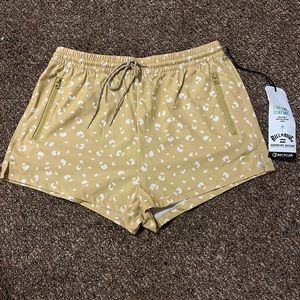Billabong Adventure Shorts Athletic Material NWT
